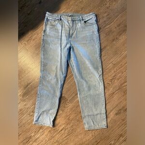 AE Mom Jeans Light Wash SIZE 16